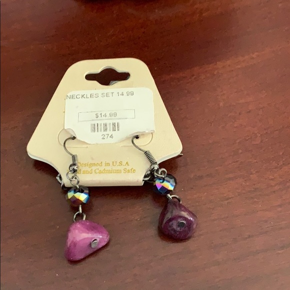 Beautiful long necklace and earring set - Picture 3 of 4